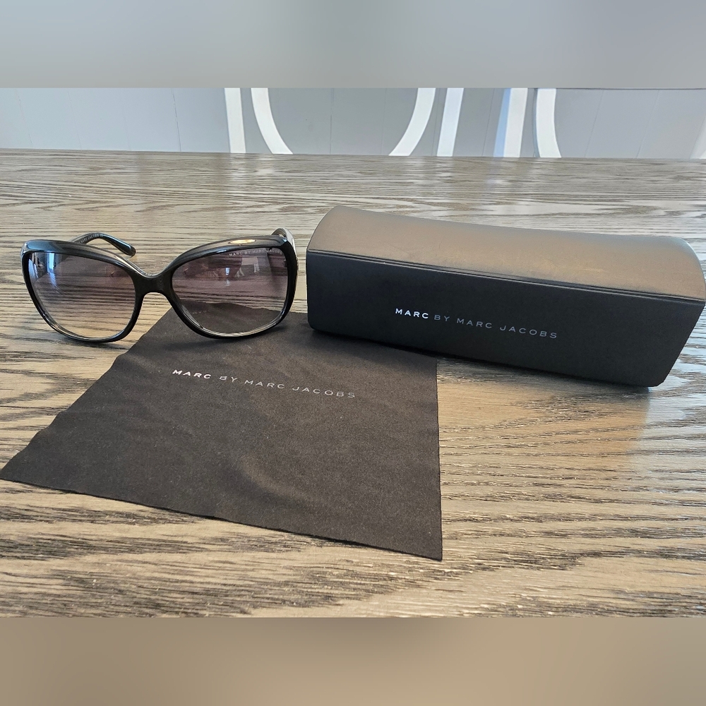 MARC by MARC JACOBS Black Sunglasses